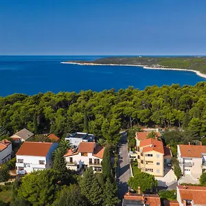 https://apartments-valentina-premantura.in-istria.net